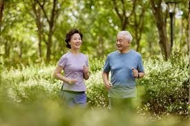 中国乒乓球队在关键战中被法国新星勒布伦逆转，展现技术与心理博弈，国乒面临严峻挑战。